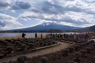 天空记者：拜仁正考虑用特奥来顶替阿方索-戴维斯